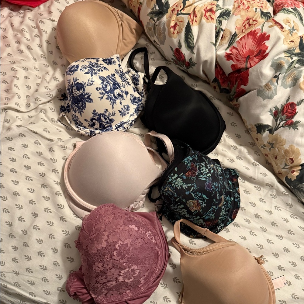 7 Victoria's Secret Black and Cream Lace Bras Intimates Collection